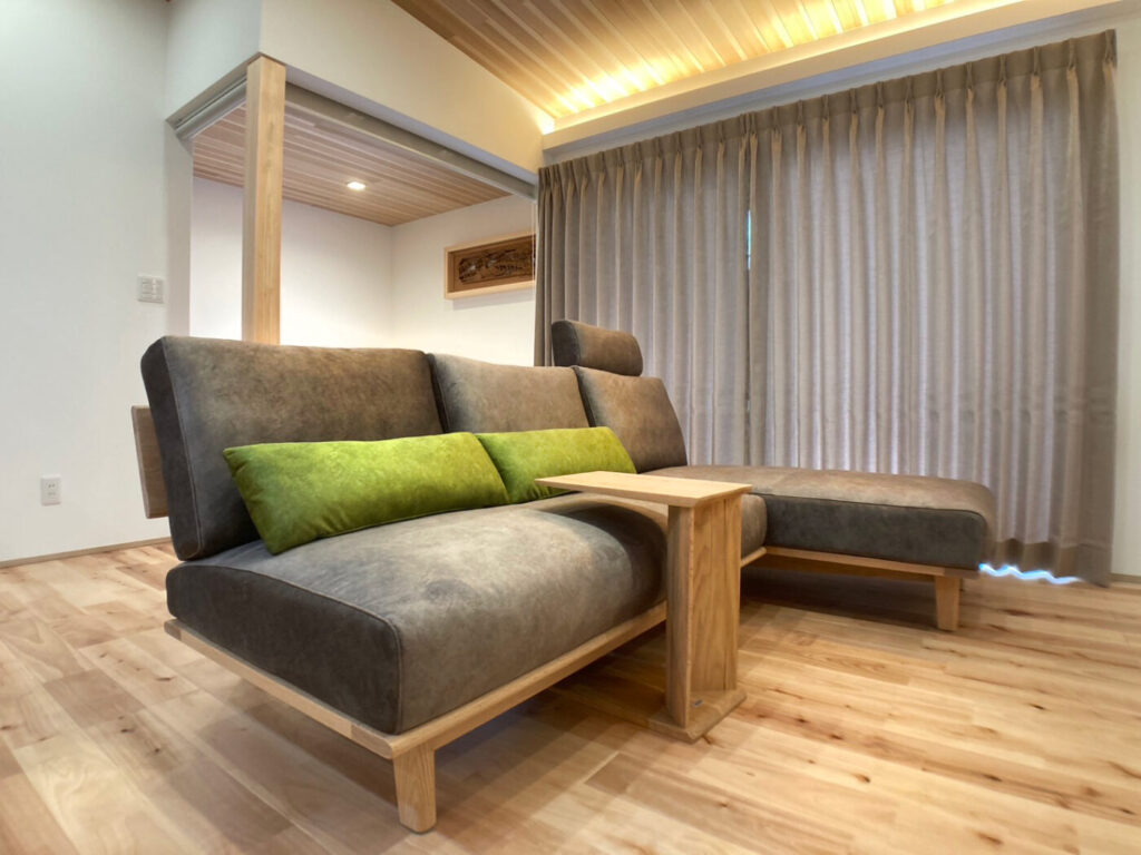 平屋リビングのナチュラルなインテリアコーディネート