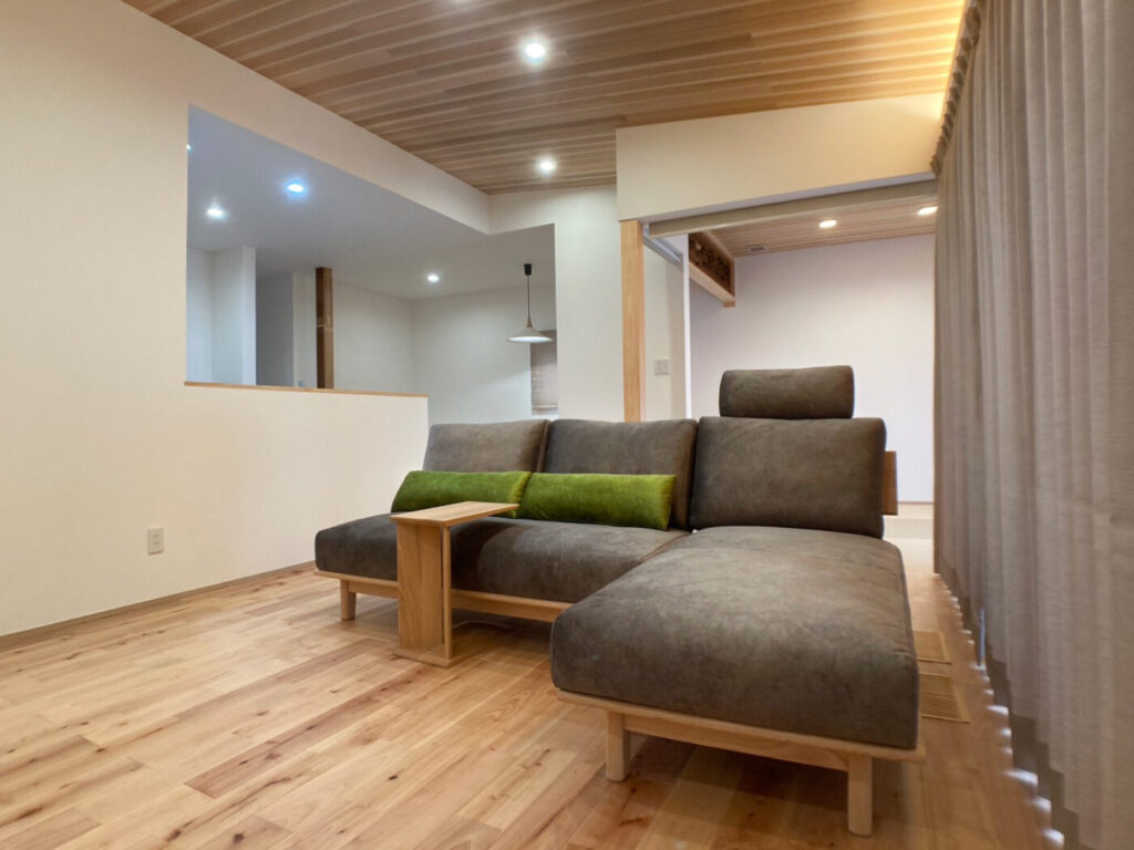 平屋リビングのナチュラルなインテリアコーディネート