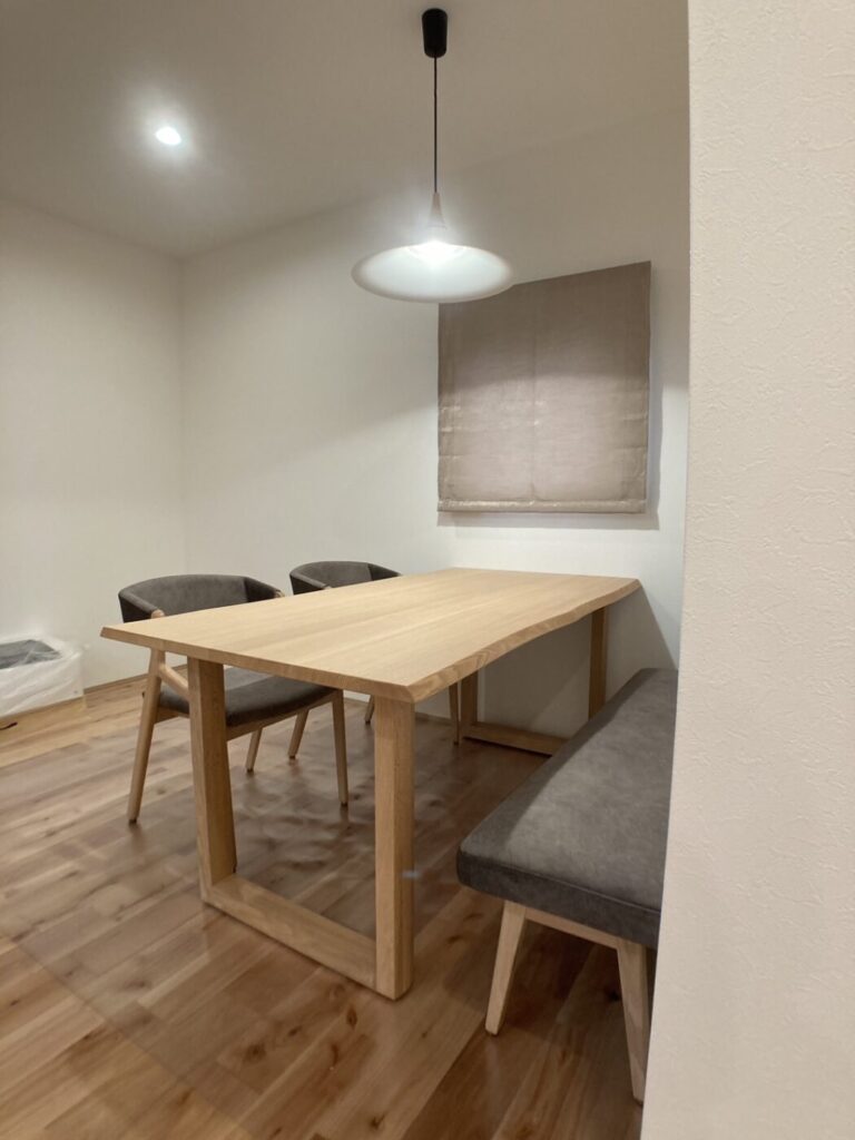 平屋リビングのナチュラルなインテリアコーディネート