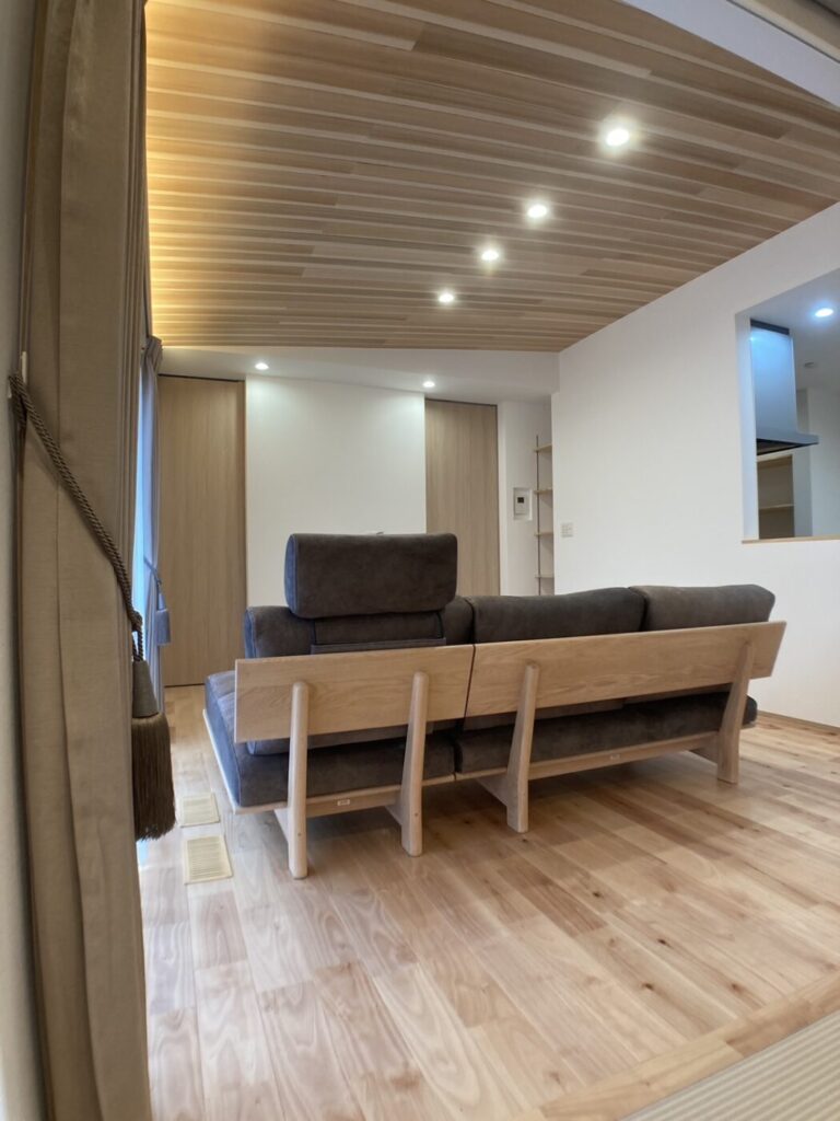 平屋リビングのナチュラルなインテリアコーディネート