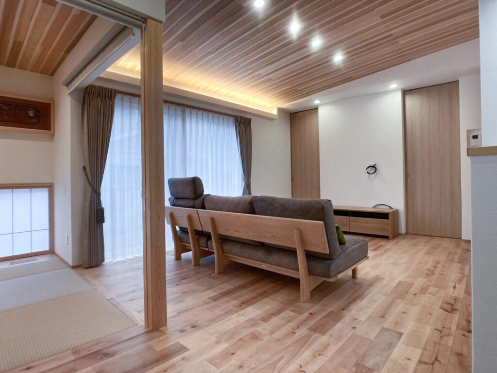 平屋リビングのナチュラルなインテリアコーディネート