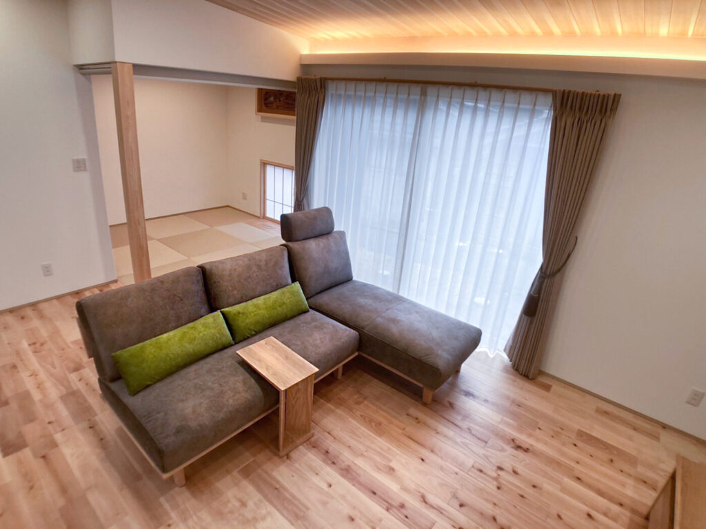 平屋リビングのナチュラルなインテリアコーディネート