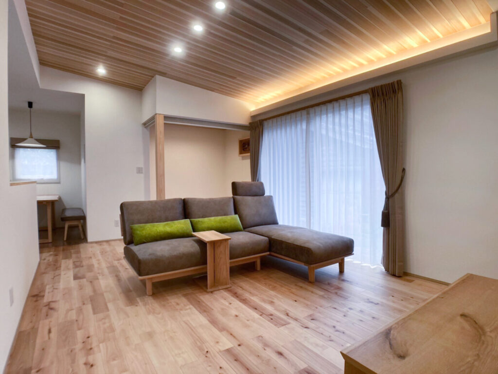 平屋リビングのナチュラルなインテリアコーディネート